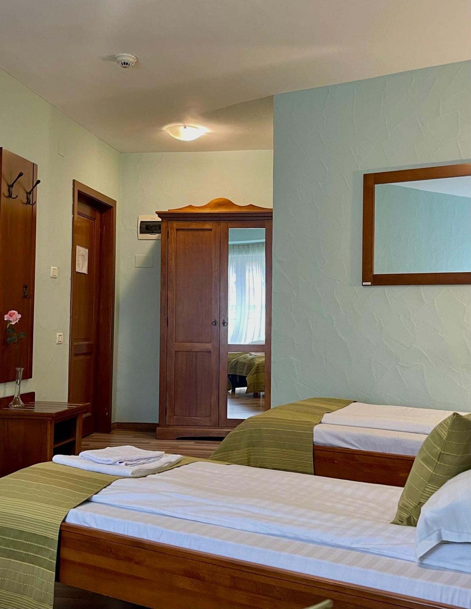Hotel Lucy Star Cluj-Napoca Exterior photo